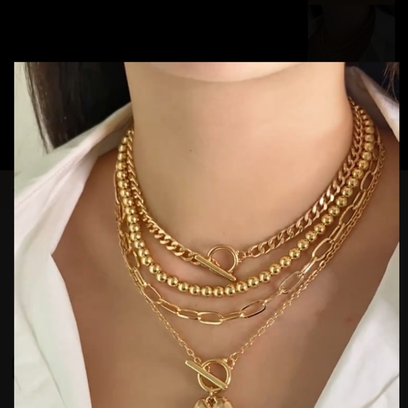 BEST SELLER!! GROUP OF 4 GOLD NECKLACES. - Picture 5 of 5